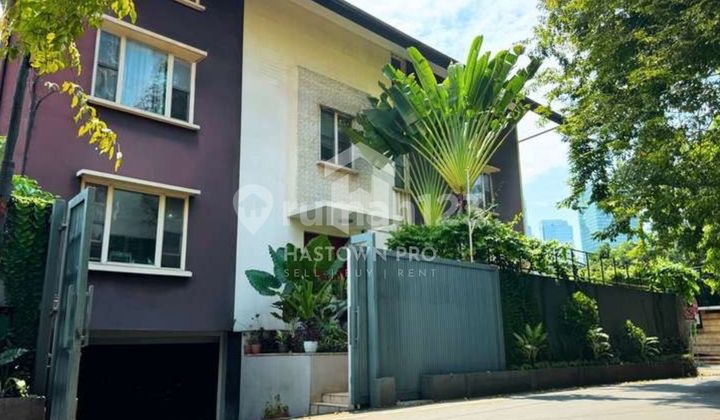 Rumah 4 Lantai di Widya Chandra Scbd Jakarta Selatan Rumah 4 Lantai di Widya Chandra Scbd Jakarta Selatan