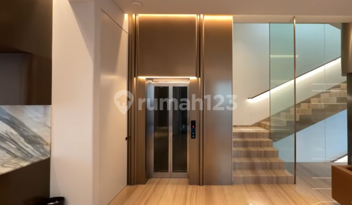 Sultan's 4-Story House in Puri Indah Feels Like a Star Hotel 2