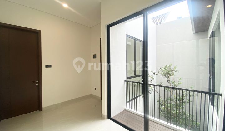 New adjacent 2-unit woodland house, brand new. 2