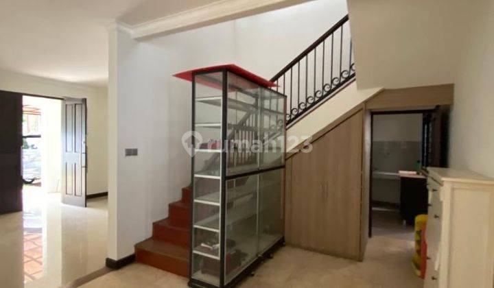 Rumah 2 Lantai Bagus Semi Furnished SHM Cireundeu  5