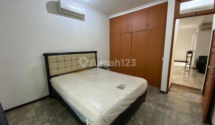 Rumah 2 Lantai Bagus Semi Furnished di Cikini, Tangerang Selatan 5