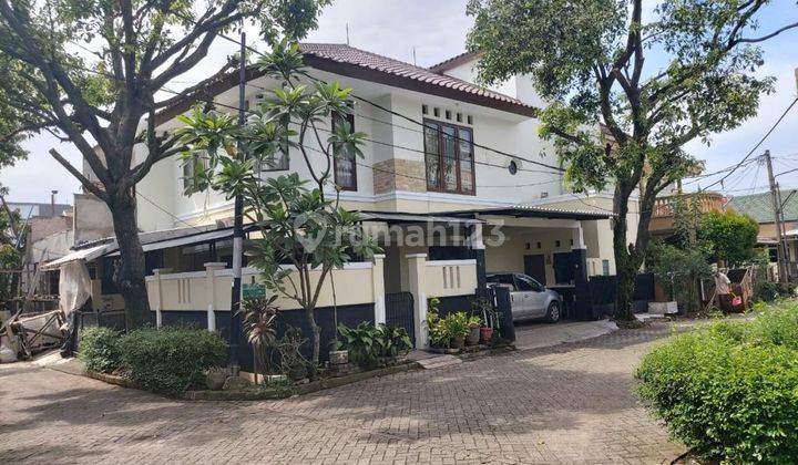 Rumah 2 Lantai Bagus Semi Furnished SHM Jurangmangu  1