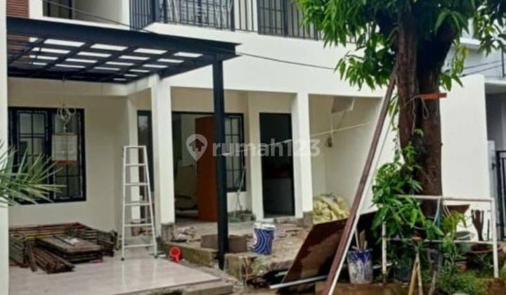 Rumah 2 Lantai Semi Furnished SHM di Graha Raya Rm 1