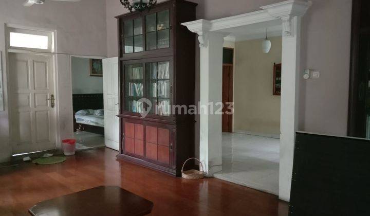 Rumah 2 Lantai Bagus Semi Furnished SHM di Sektor 1 - Bintaro, Jakarta Selatan 1