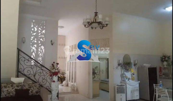 Rumah Bagus Semi Furnished SHM Karang Tengah, Tangerang 2