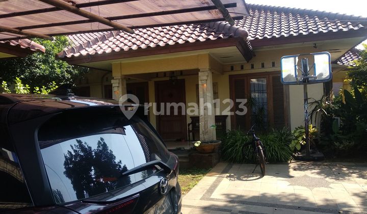Rumah SHM, Asri dengan Taman Luas, di Pejaten Jakarta Selatan