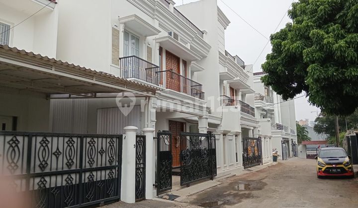 Rumah 3 Lantai, SHM, Mewah, di Kebagusan - Jakarta Selatan Rumah 3 Lantai, SHM, Mewah, di Kebagusan - Jakarta Selatan