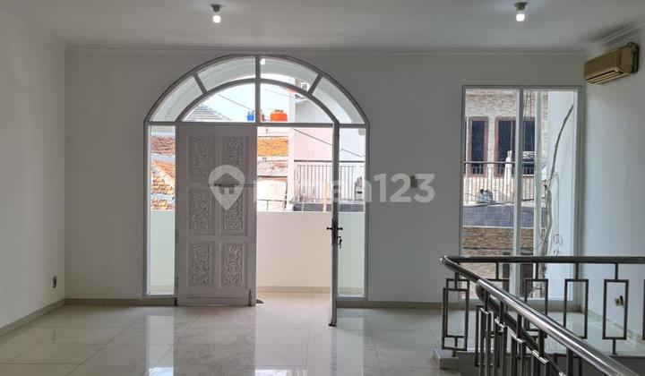 Rumah SHM, Dekat Taman, Dkt Perkantoran di Tebet Jakarta Selatan 2