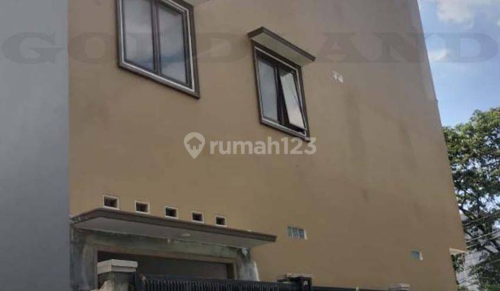 Kode : 19713 (So/No), Dijual rumah kemayoran, luas 135 m2  2