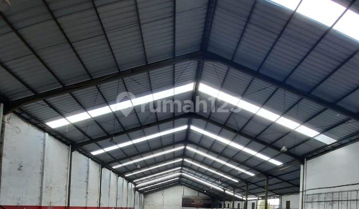 Gudang Strategis Mangku Jalan Confong Catur