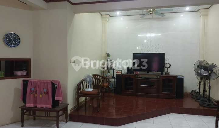 Strategic 6 BR Residence in Baturan Colomadu Housing 2