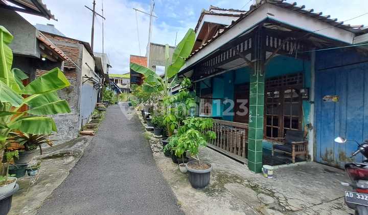 Rumah Besar Hanya 2 Menit Dari Kampus Uns 1