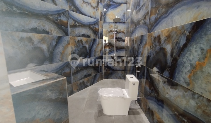 New House on Benda Street Kemang, 500 million/year, Quiet Neighborhood, 4-Car Garage 2