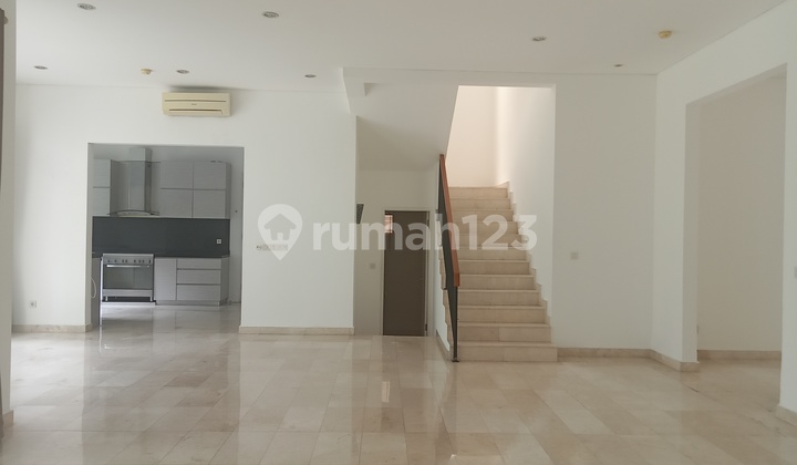 Gate compound/townhouse, 5 bedrooms, clean and bright, nice pool and garden..  2