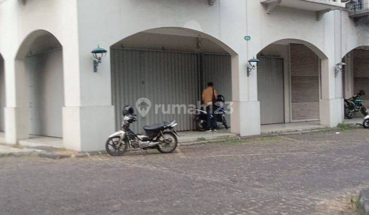 RUKO 2 LANTAI DI PLAZA 3 PONDOK INDAH, DI JALAN TB SIMATUPANG RAYA, LEBAR 10 METER, PANJANG 10 METER LT. 2 DAN PANJANG 7 METER YG LT 1, COCOK UNTUK KANTOR/GYM/SHOPING MARKET/DLL 1