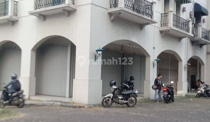 RUKO 2 LANTAI DI PLAZA 3 PONDOK INDAH, DI JALAN TB SIMATUPANG RAYA, LEBAR 10 METER, PANJANG 10 METER LT. 2 DAN PANJANG 7 METER YG LT 1, COCOK UNTUK KANTOR/GYM/SHOPING MARKET/DLL 2