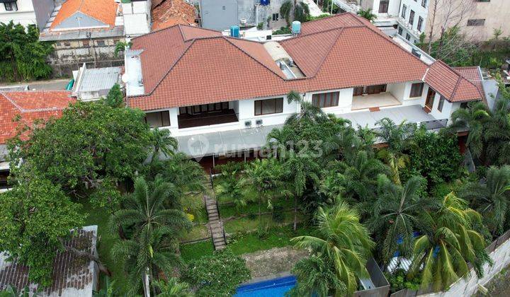 RUMAH MEWAH DI KEMANG, LOKASI STRATEGIS, BEBAS BANJIR, ADA SWIMMING POOL DAN TAMAN  1