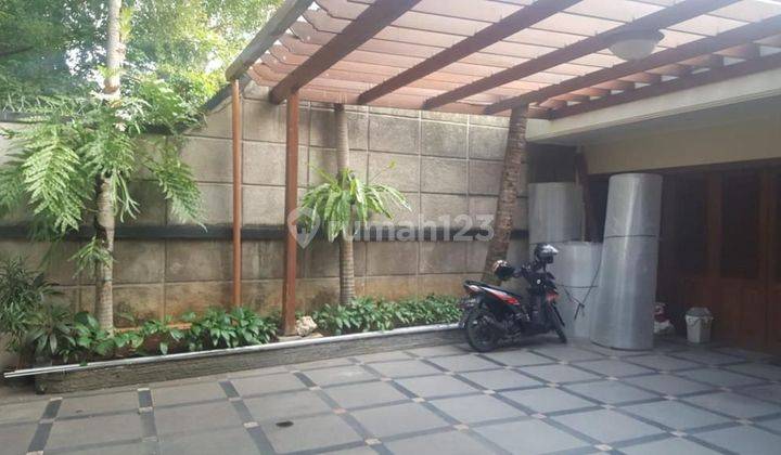 Rumah 2 Lantai Menteng Jakarta Pusat (jalan Sutan Sjahrir), Dekat Ke Bunderan Hotel Indonesia 2