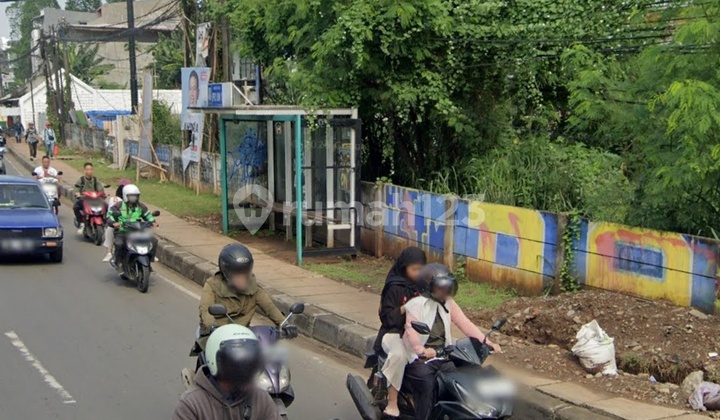 Next to the State Islamic University of Ciputat, along the main road, suitable for a restaurant/padel/clinic/etc. Next to the State Islamic University of Ciputat, along the main road, suitable for a restaurant/padel/clinic/etc.