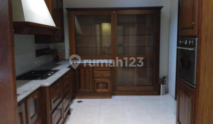 Apartemen Belleza Permata Hijau, Hrg Bawah Njop, Lantai Tengah, Siap Huni. Apartemen 5 Kamar Tidur Semi Furnished Bagus