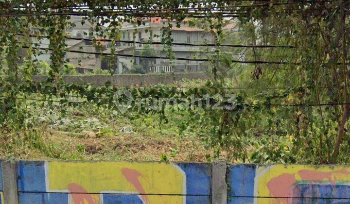 Next to the State Islamic University of Ciputat, along the main road, suitable for a restaurant/padel/clinic/etc. Next to the State Islamic University of Ciputat, along the main road, suitable for a restaurant/padel/clinic/etc.