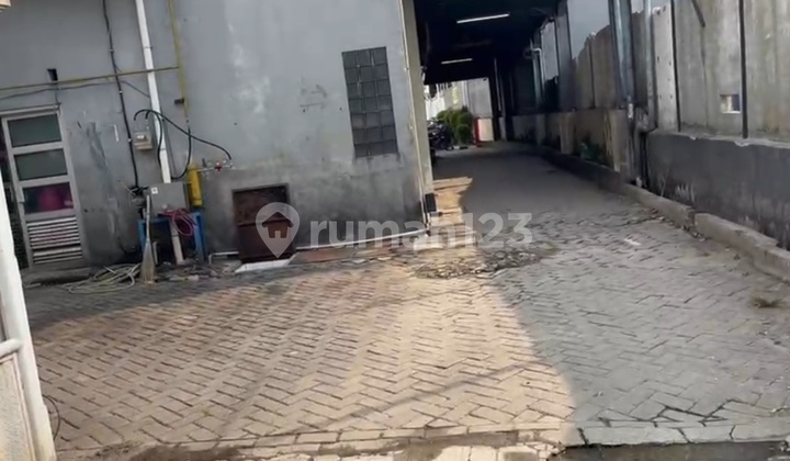 Kost Kost-An in Front of Taman Mini Square, 60 Rooms, Income Around 60 Million/Month, Commercial Location. 2