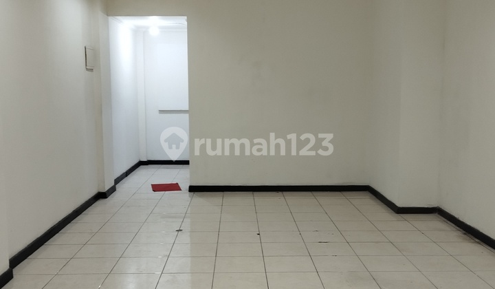 Roadside Shop House, Arteri Pondok Indah Raya, Close to Pondok Indah Mall, 300 Million/Year 2