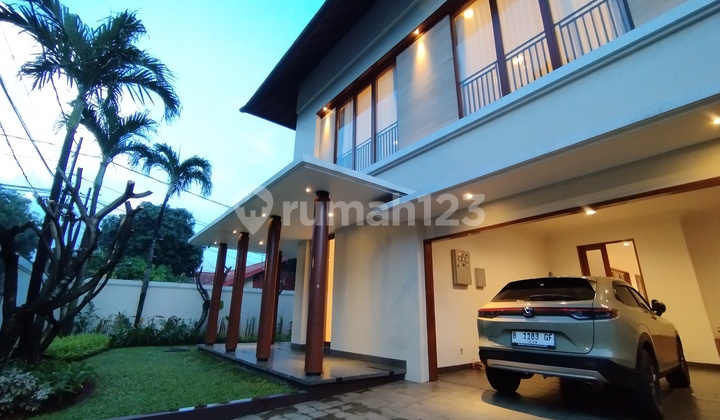 Luxury Ready-to-Occupy House, Quiet Location, Near MRT and LRT Stations, Close to International School, Beautiful House with SHM Certificate