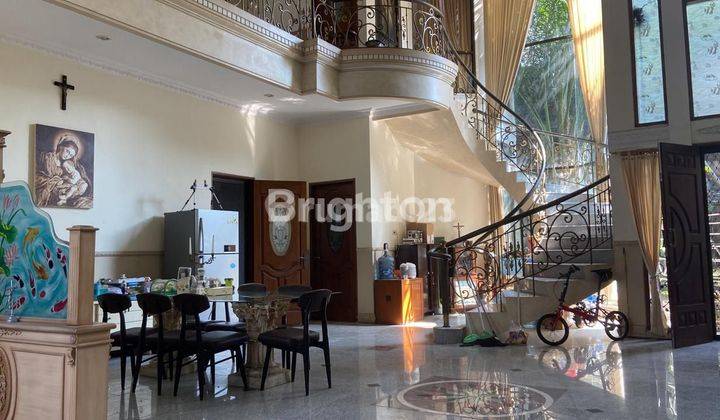 Rumah interior cantik megah dan sangat terawat di Pakuwon City 1