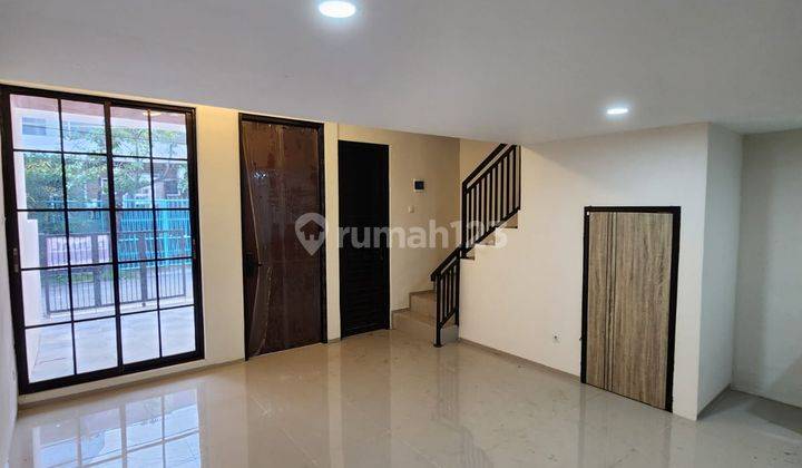 Dijual  Rumah  Baru 2 Lantai Model Scandinavian Lokasi Rungkut Dekat Merr SuperIndo Tol Tambak Sumur 2