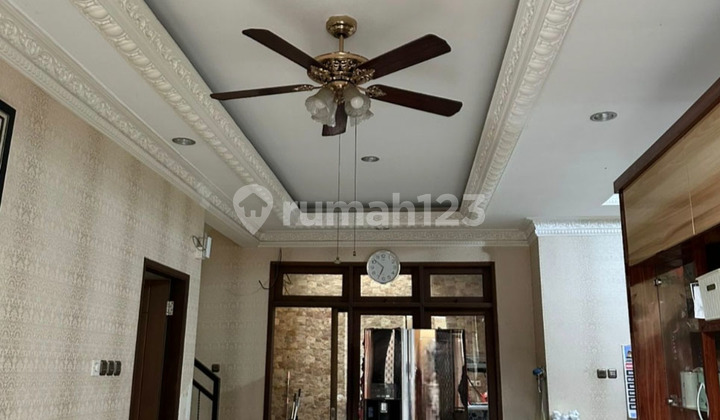 Dijual Rumah Murah 2 Lantai  Lokasi Wiyung Dekat Royal Residance Pakuwon Mall National Hospital 2