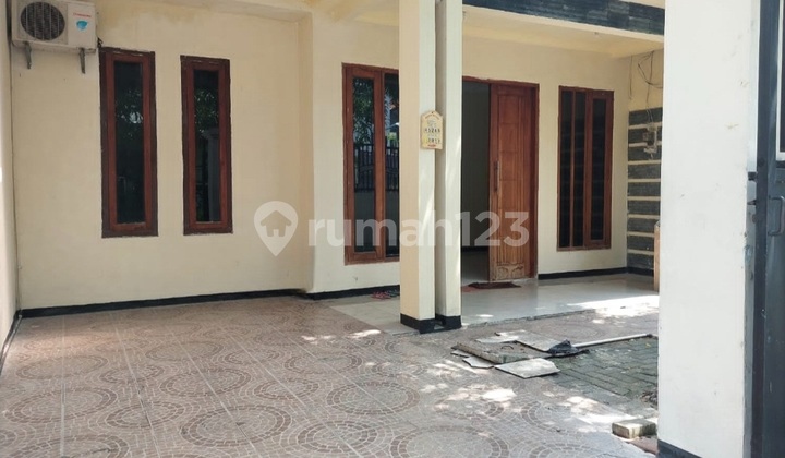 For Rent: 1-Story House, Strategic Location in City Center, Baratajaya Area, Near Terminal and Schools 2