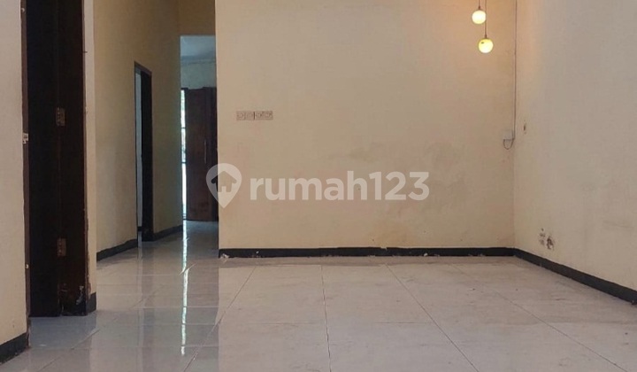 Dijual Rumah 1 Lantai Strategis Pusat Kota Lokasi Baratajaya Dekat Terminal Sekolah Dijual Rumah 1 Lantai Strategis Pusat Kota Lokasi Baratajaya Dekat Terminal Sekolah