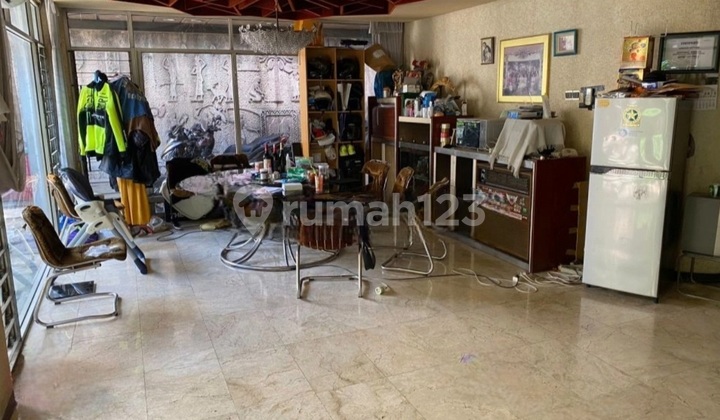 Dijual Rumah 2 Lantai Pusat Kota Surabaya Lokasi Ry. Darmo Cocok Rumah tinggal atau usaha 2