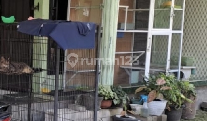 For Sale: 1-Story House, Suitable for Boarding House, Located in Tenggilis, Near Ubaya University, Ubaya Area. 2