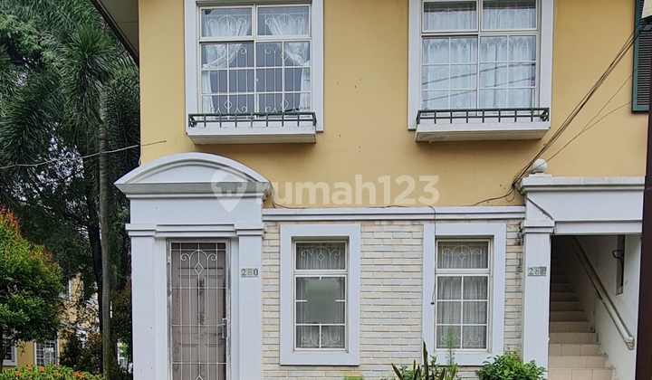 Dijual Town.house Di.lippo.karawaci Central Dua.lantai Posisi Hoek.spesial.unit Dg Fully Furnish