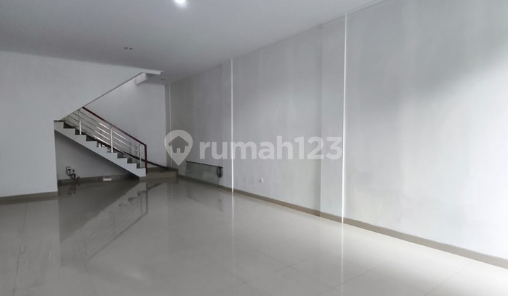 New Strategic Shop House Ready to Use in Gunungbatu Near Gateway Pasteur