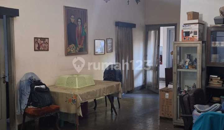 Rumah Lama di Jalan Utama Setiabudi Strategis Dekat Hotel Mercure