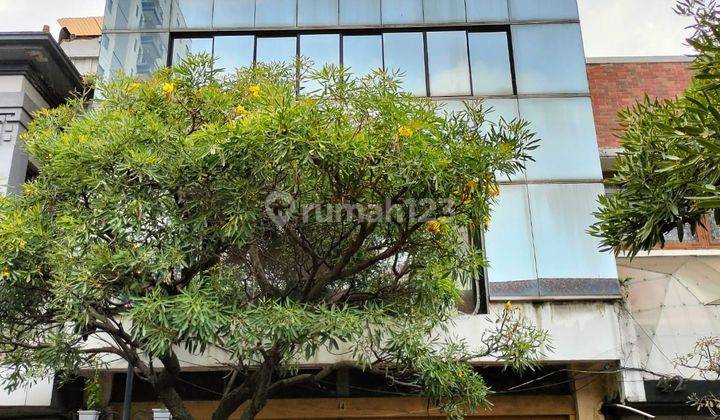 Gedung Pusat Kota di Jalan Utama Braga Bandung Dekat Asia Afrika