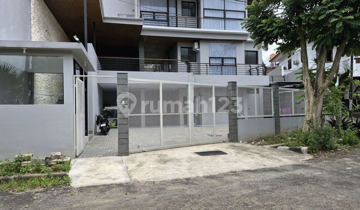 Beautiful New Luxurious House Ready to Occupy in Setiabudi Regency Bandung 2