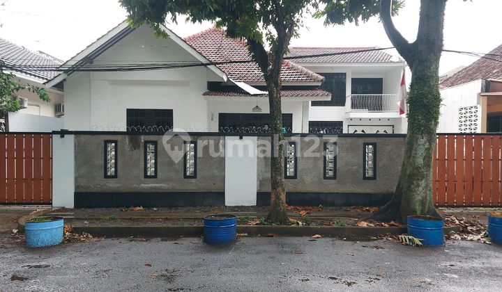 Strategic and Pleasant House in the Heart of Lengkong, Central Bandung City Area