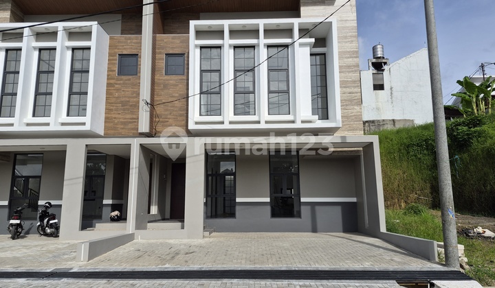 Cash Back Ppn 11% Rumah Brand New Siap Huni di Setiabudi Bandung