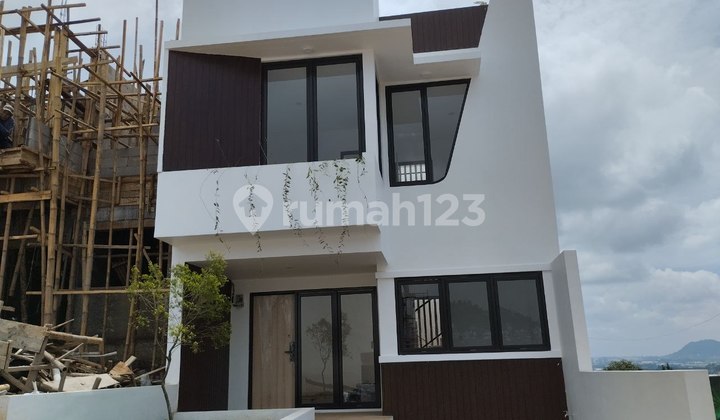 Modern House with Beautiful View in Bandung City Near IKEA Padalarang 2