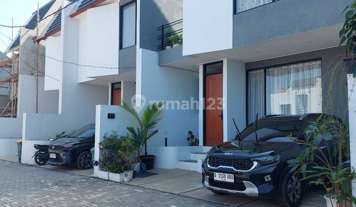 Rumah Baru Tropis Modern Di Ciwaruga Gegerkalong Bandung Utara 2