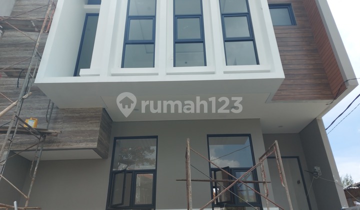 Rumah Baru Modern Di Pondok Hijau Gegerkalong Setiabudi Bandung