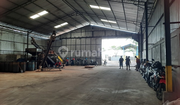 Gudang di tepi jalan raya semarang kendal 2