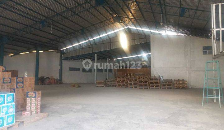 Gudang nempel jalan raya propinsi 1