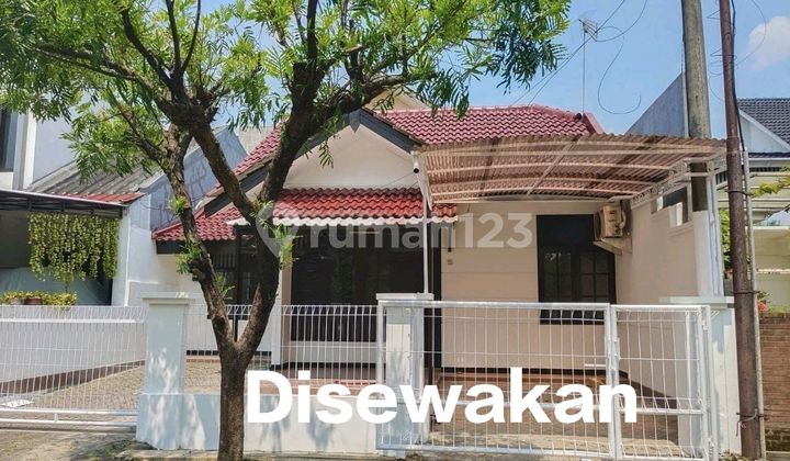 Cozy House in Kemang Pratama 1