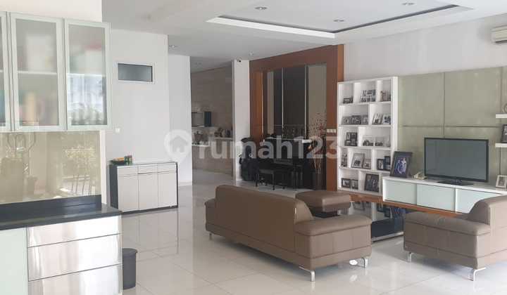 Rumah Mewah View Danau Gold Coast Avenue Pik Uk 10x30 300m² Semi Furnish, SHM