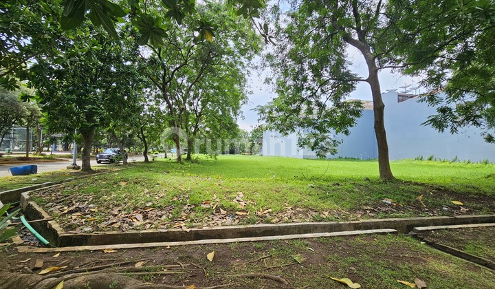 Kavling Katamaran 25x35 (875)m jarang ada, Selatan- Timur, Boulevard, Depan Taman